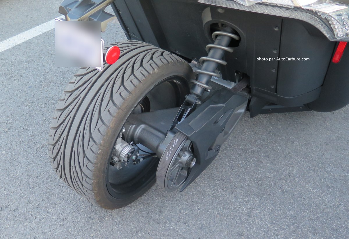 Roue arrière d'un Polaris Slingshot